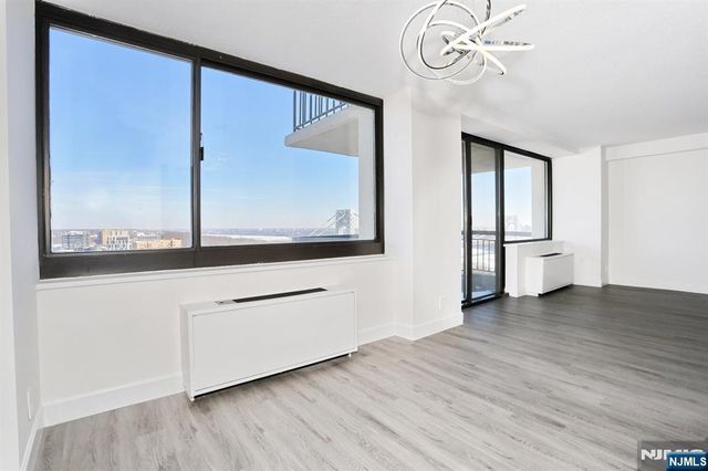 200 Old Palisade Road 19J, Fort Lee, NJ 07024