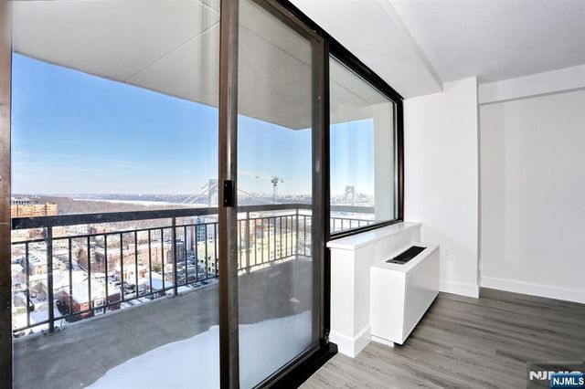 200 Old Palisade Road 19J, Fort Lee, NJ 07024