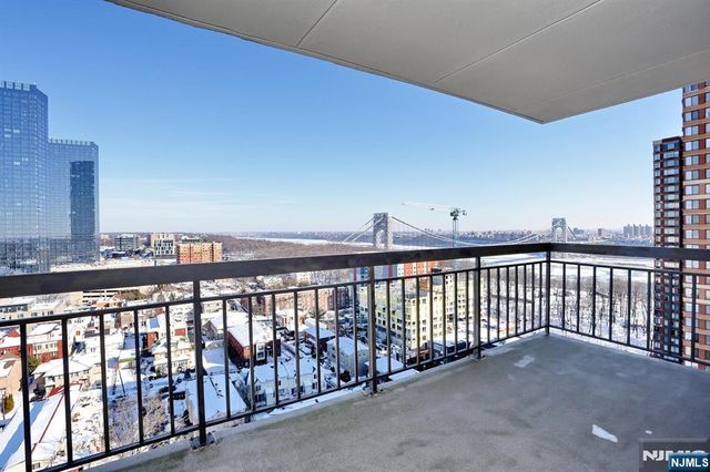 200 Old Palisade Road 19J, Fort Lee, NJ 07024