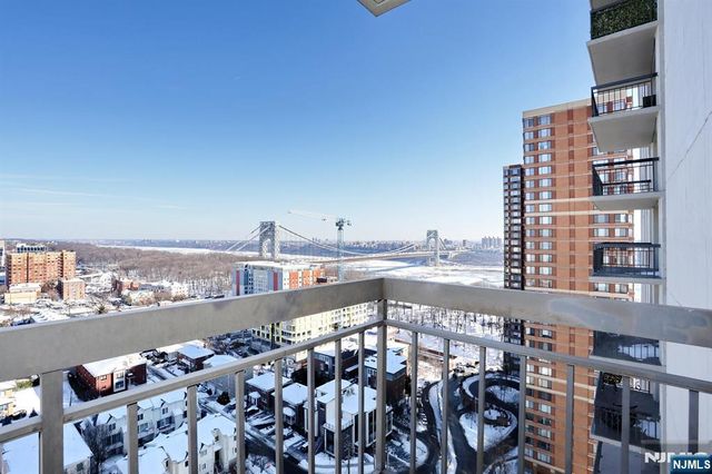 200 Old Palisade Road 19J, Fort Lee, NJ 07024