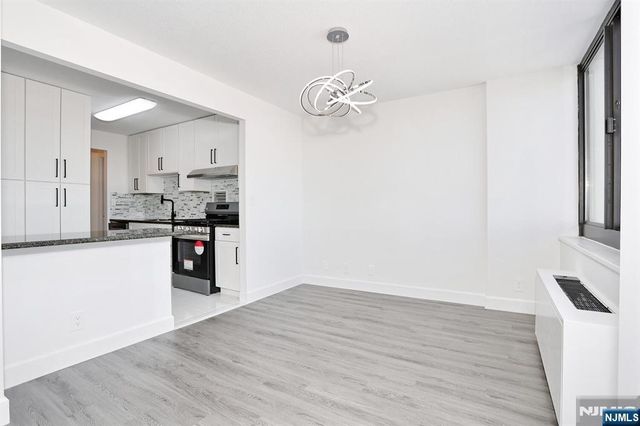 200 Old Palisade Road 19J, Fort Lee, NJ 07024