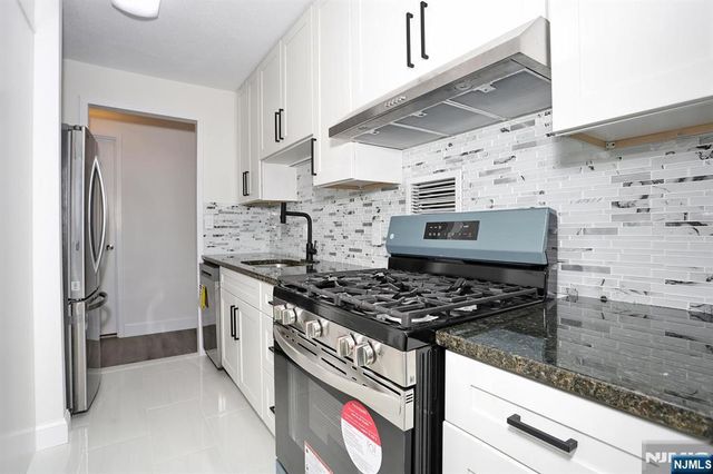 200 Old Palisade Road 19J, Fort Lee, NJ 07024