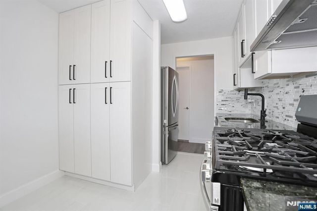 200 Old Palisade Road 19J, Fort Lee, NJ 07024