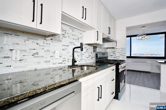 200 Old Palisade Road 19J, Fort Lee, NJ 07024