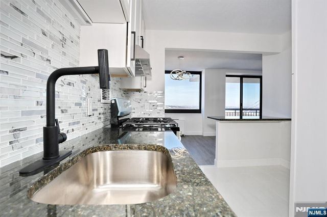 200 Old Palisade Road 19J, Fort Lee, NJ 07024