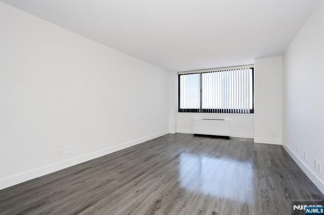 200 Old Palisade Road 19J, Fort Lee, NJ 07024