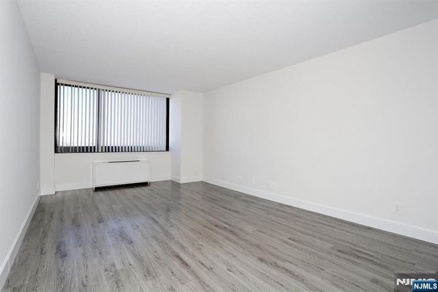 200 Old Palisade Road 19J, Fort Lee, NJ 07024