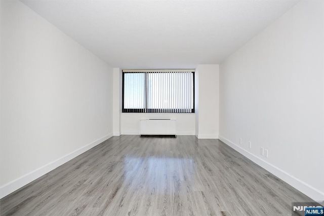 200 Old Palisade Road 19J, Fort Lee, NJ 07024