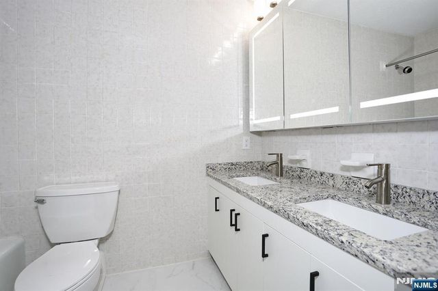 200 Old Palisade Road 19J, Fort Lee, NJ 07024