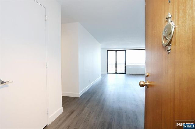 200 Old Palisade Road 19J, Fort Lee, NJ 07024