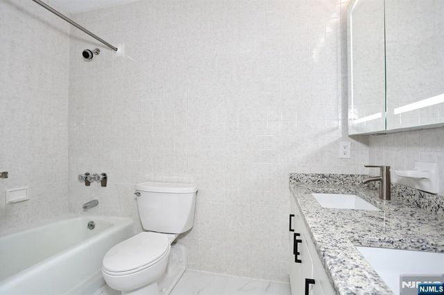 200 Old Palisade Road 19J, Fort Lee, NJ 07024