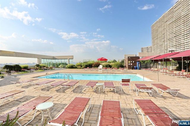 200 Old Palisade Road 19J, Fort Lee, NJ 07024