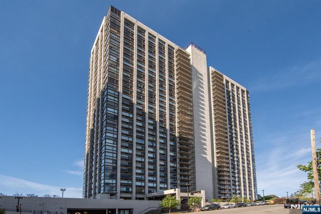 200 Old Palisade Road 19J, Fort Lee, NJ 07024