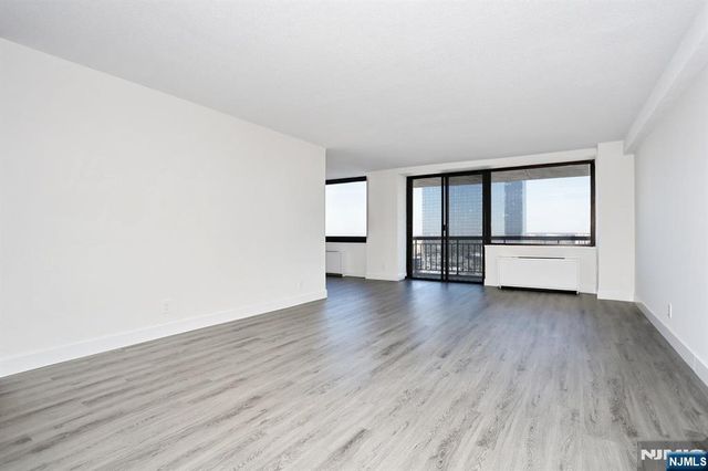 200 Old Palisade Road 19J, Fort Lee, NJ 07024