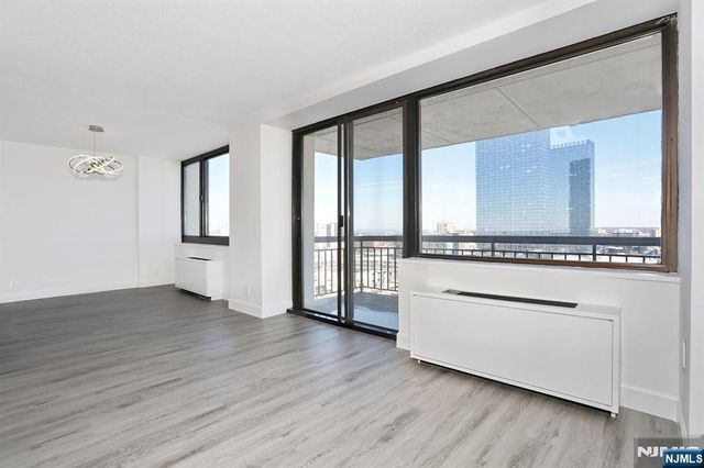 200 Old Palisade Road 19J, Fort Lee, NJ 07024