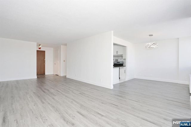 200 Old Palisade Road 19J, Fort Lee, NJ 07024