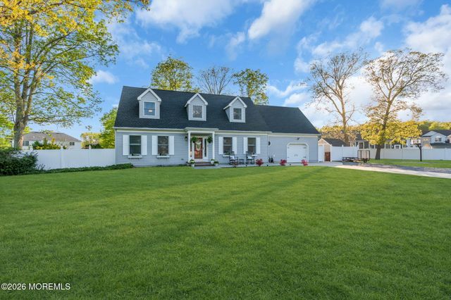 65 Serpentine Drive, Bayville, NJ 08721