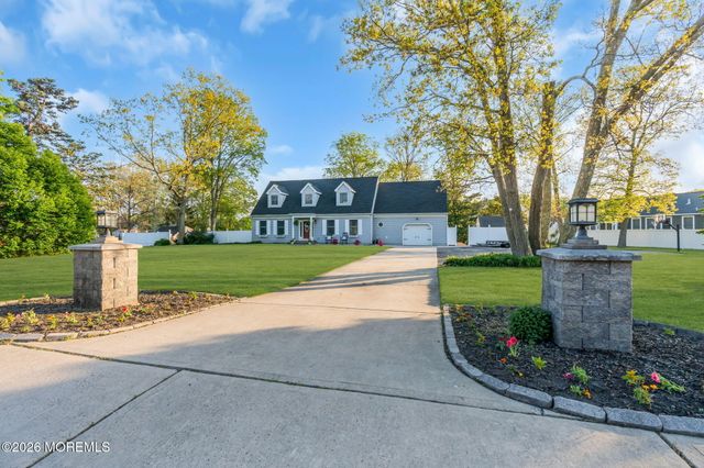 65 Serpentine Drive, Bayville, NJ 08721