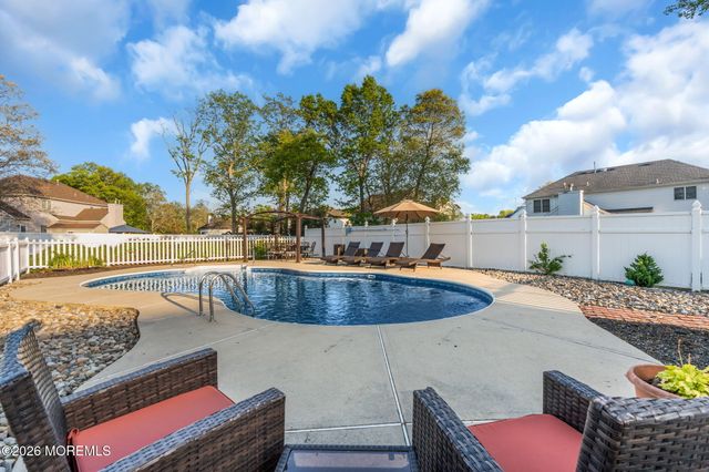 65 Serpentine Drive, Bayville, NJ 08721