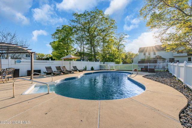65 Serpentine Drive, Bayville, NJ 08721