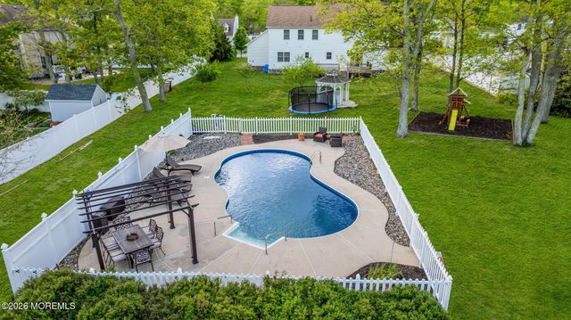 65 Serpentine Drive, Bayville, NJ 08721