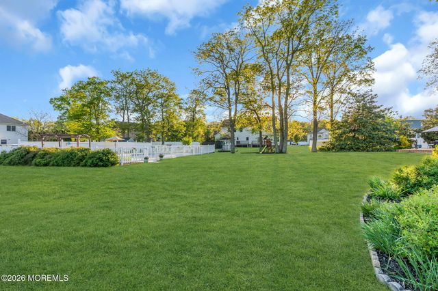 65 Serpentine Drive, Bayville, NJ 08721