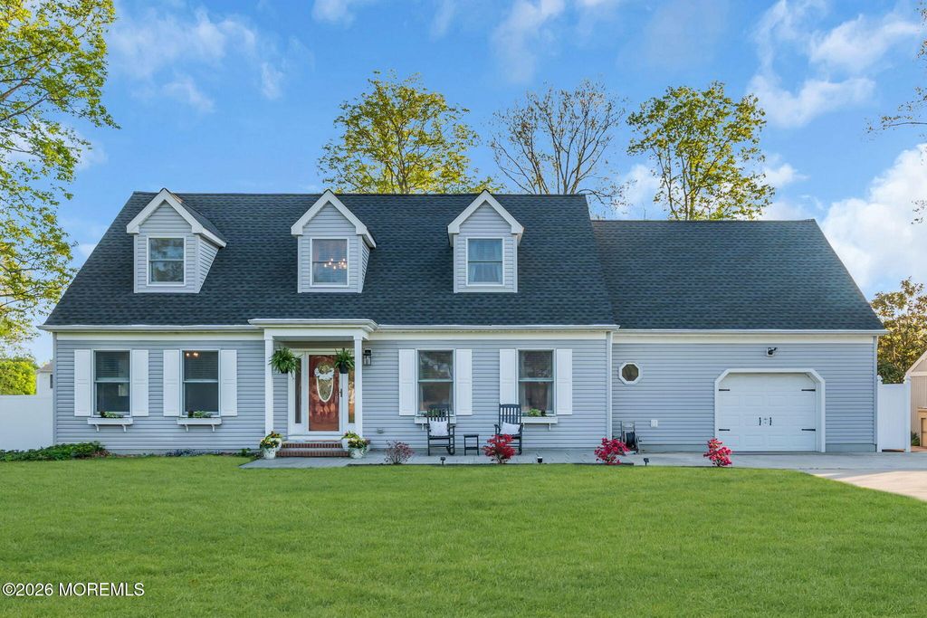65 Serpentine Drive, Bayville, NJ 08721