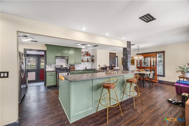 411 N La Grange Street, Hallettsville, TX 77964