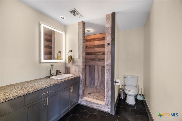 411 N La Grange Street, Hallettsville, TX 77964