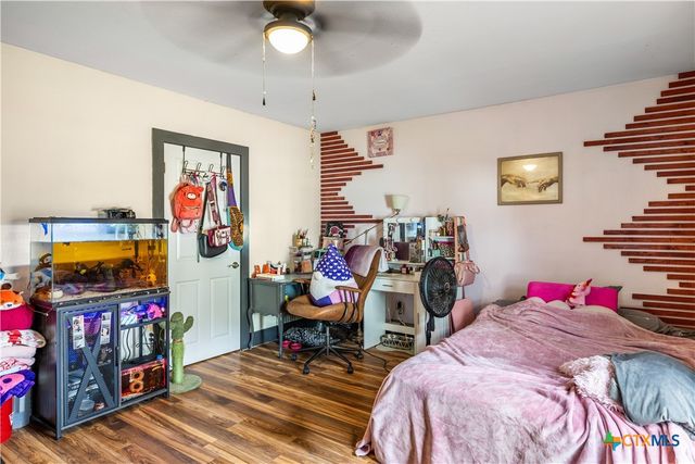 411 N La Grange Street, Hallettsville, TX 77964