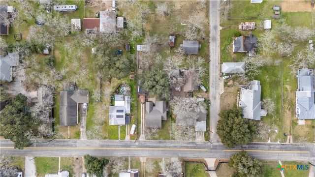 411 N La Grange Street, Hallettsville, TX 77964