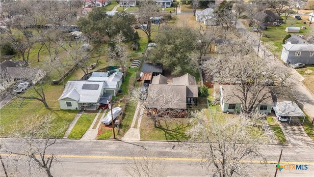 411 N La Grange Street, Hallettsville, TX 77964