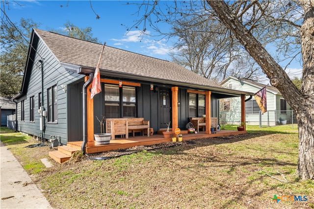 411 N La Grange Street, Hallettsville, TX 77964
