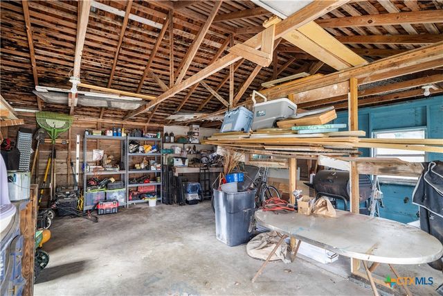 411 N La Grange Street, Hallettsville, TX 77964