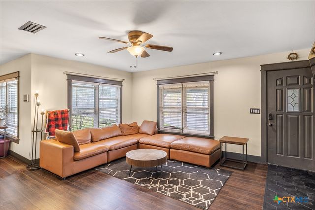 411 N La Grange Street, Hallettsville, TX 77964