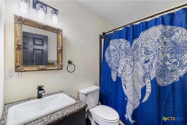 411 N La Grange Street, Hallettsville, TX 77964