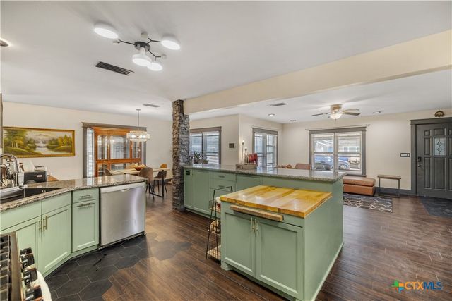 411 N La Grange Street, Hallettsville, TX 77964