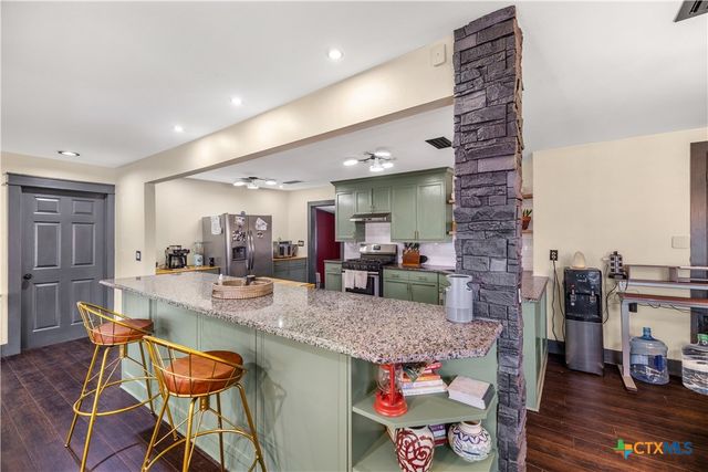 411 N La Grange Street, Hallettsville, TX 77964