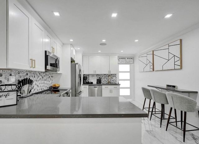 814 SE 14th Street, Fort Lauderdale, FL 33316