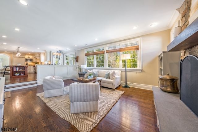 32 Westminster Rd, Chatham Twp., NJ 07928