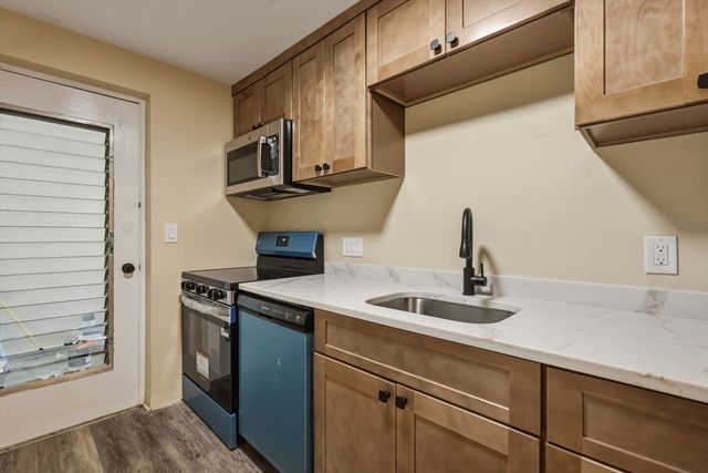15 Commonwealth Court 10, Boston, MA 02135
