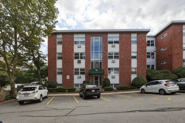 15 Commonwealth Court 10, Boston, MA 02135