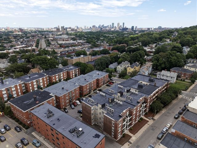 15 Commonwealth Court 10, Boston, MA 02135