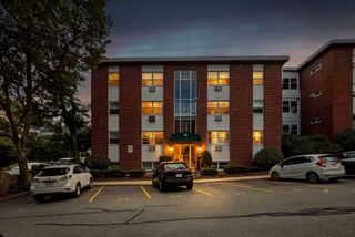 15 Commonwealth Court 10, Boston, MA 02135