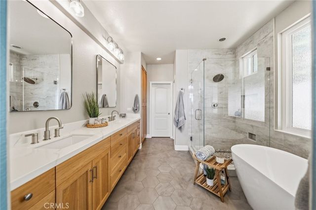 3311 Camino Coronado, Carlsbad, CA 92009