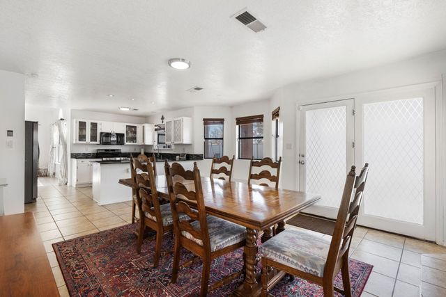 4700 Homestead Trail NW, Albuquerque, NM 87120