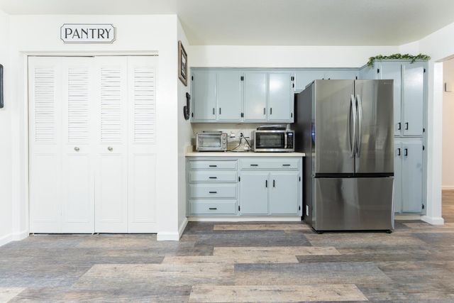 1061 11th Avenue, Kingsburg, CA 93631