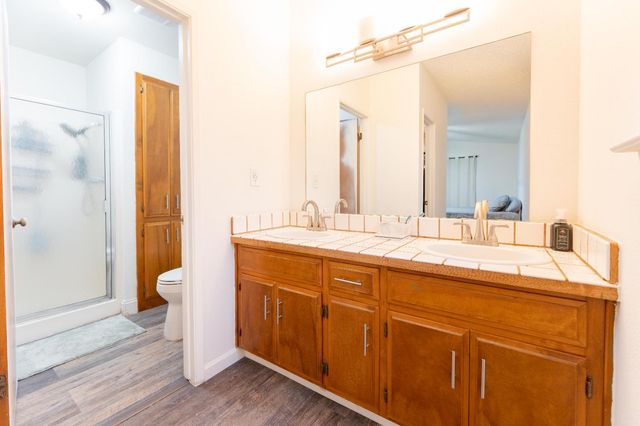 1061 11th Avenue, Kingsburg, CA 93631