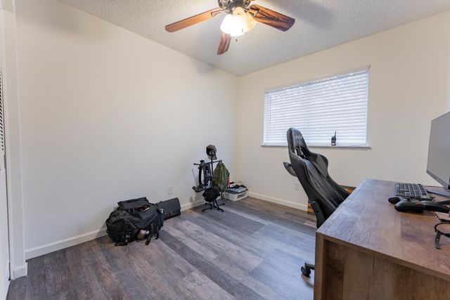 1061 11th Avenue, Kingsburg, CA 93631