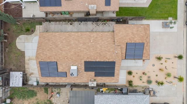 1061 11th Avenue, Kingsburg, CA 93631